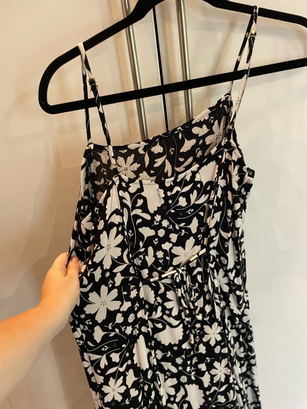 saltwater LUXE Black & Cream Floral Scoop Neck Tee - Picture 3 of 3